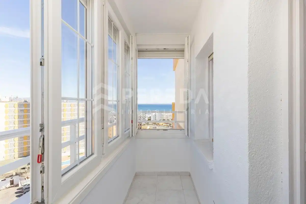 Terrasse von Dachboden zum Verkauf in Roquetas de Mar mit Klimaanlage, Privatgarten und Möbliert