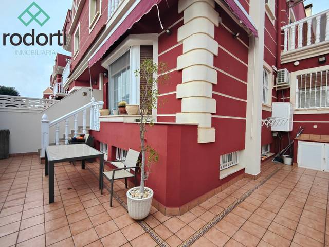 Casa adosada en Venta en Calle de Juan Gall en Corrales