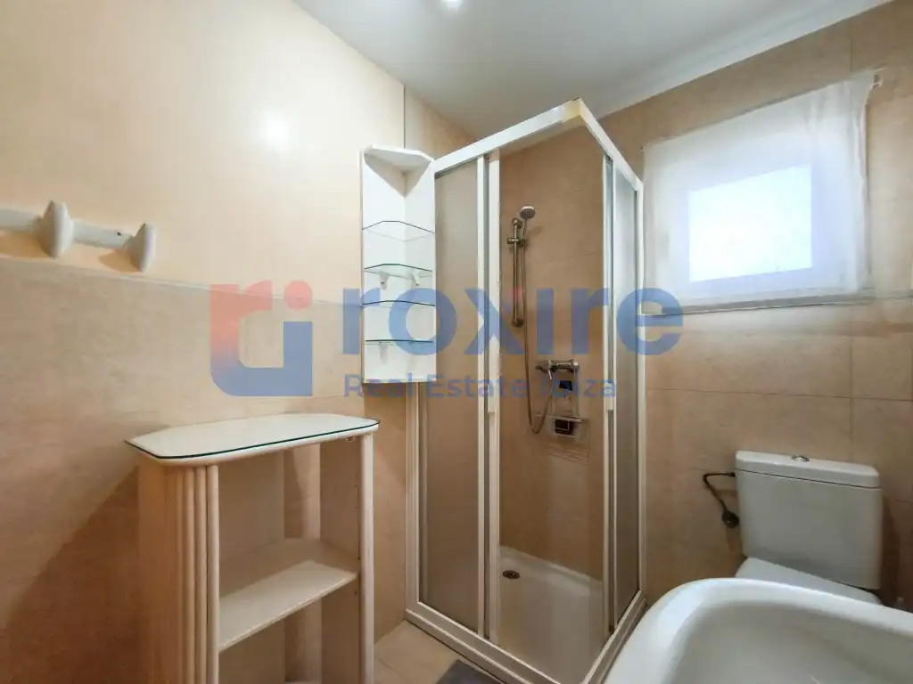 Badezimmer von Maisonette zur Miete in Sant Josep de sa Talaia mit Klimaanlage, Terrasse und Möbliert