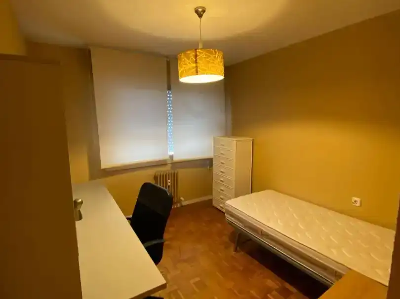 Schlafzimmer von Wohnungen zur Miete in  Pamplona / Iruña