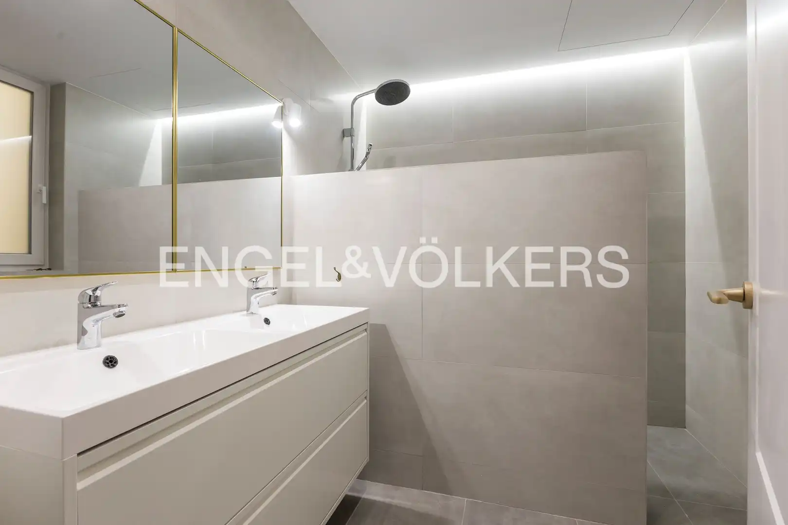 Badezimmer von Wohnung zur Miete in Madrid mit Klimaanlage, Heizung und Parkett