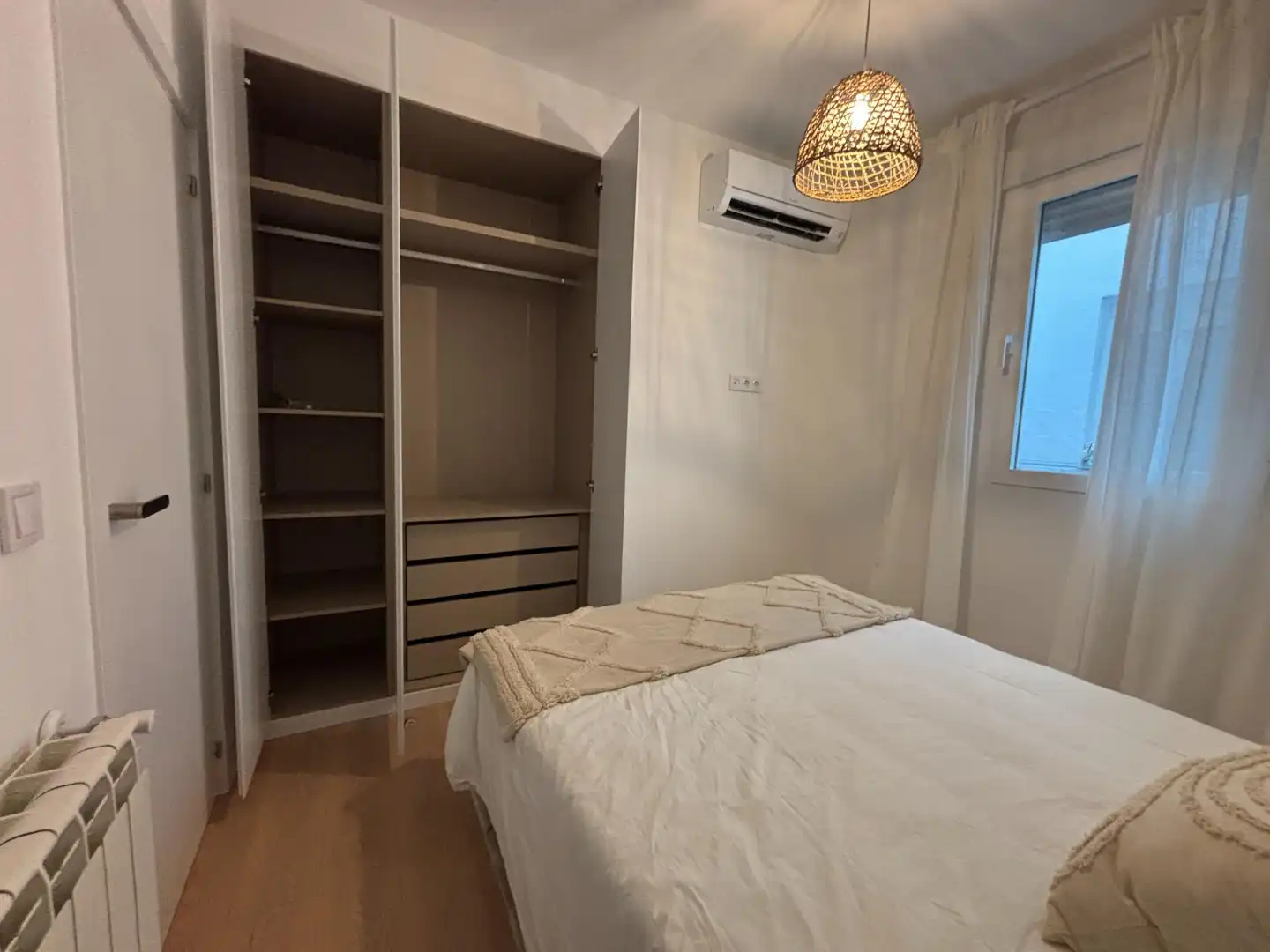 Bedroom of Flat for rent in Madrid  with Air Conditioner, Heating and Furnished