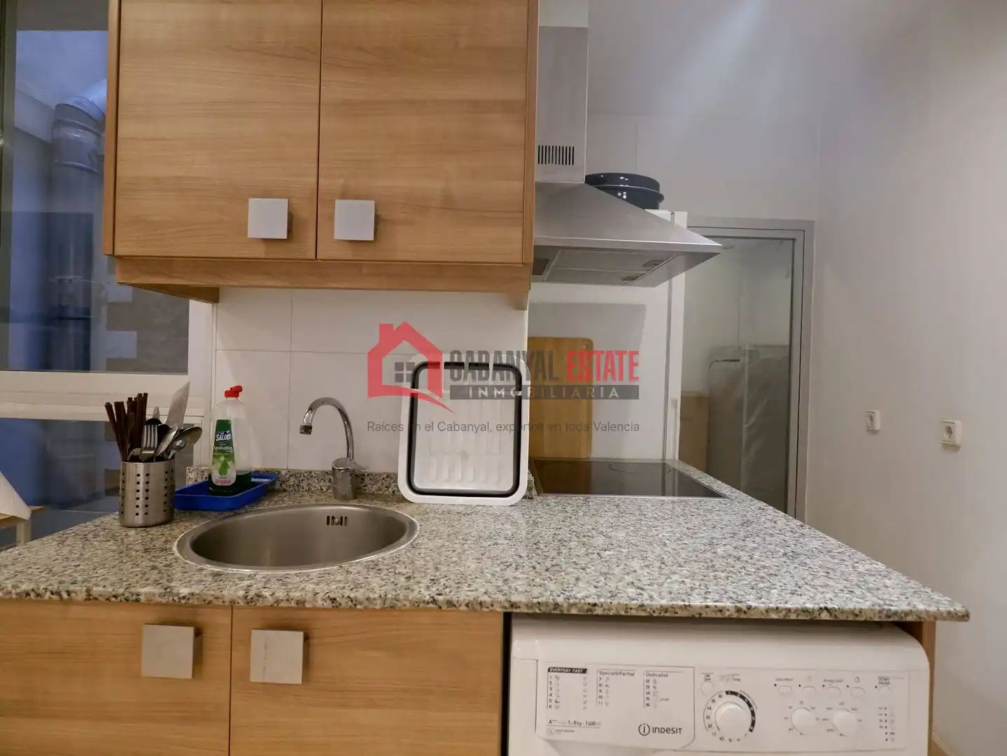 Cocina de Estudio de alquiler en Valencia con Aire acondicionado, Amueblado y Balcón