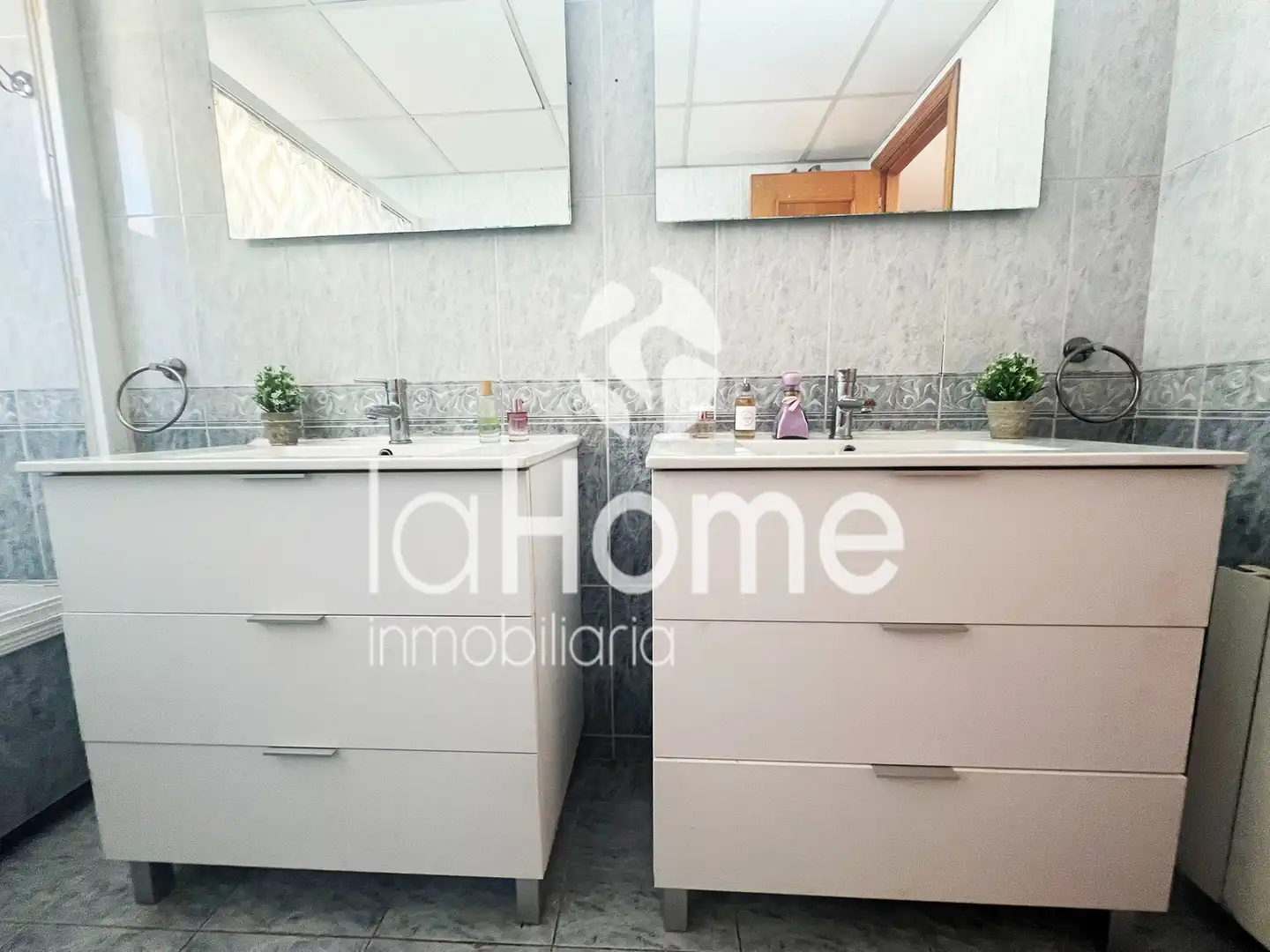 Bathroom of Houses for sale in L'Eliana  with Air Conditioner, Heating and Private garden