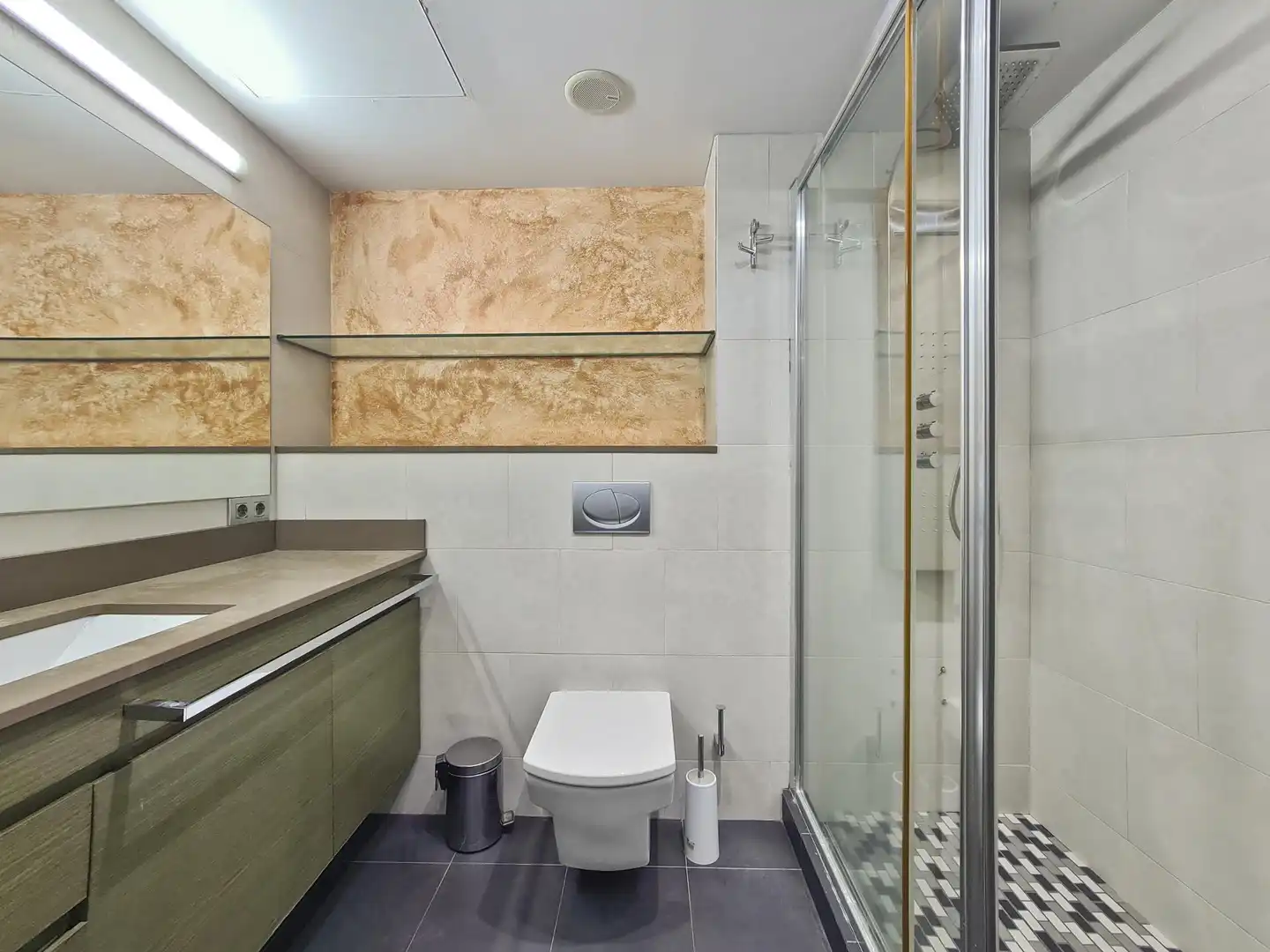 Flat with terrace for sale in del Comte Borrell, imagen 9
