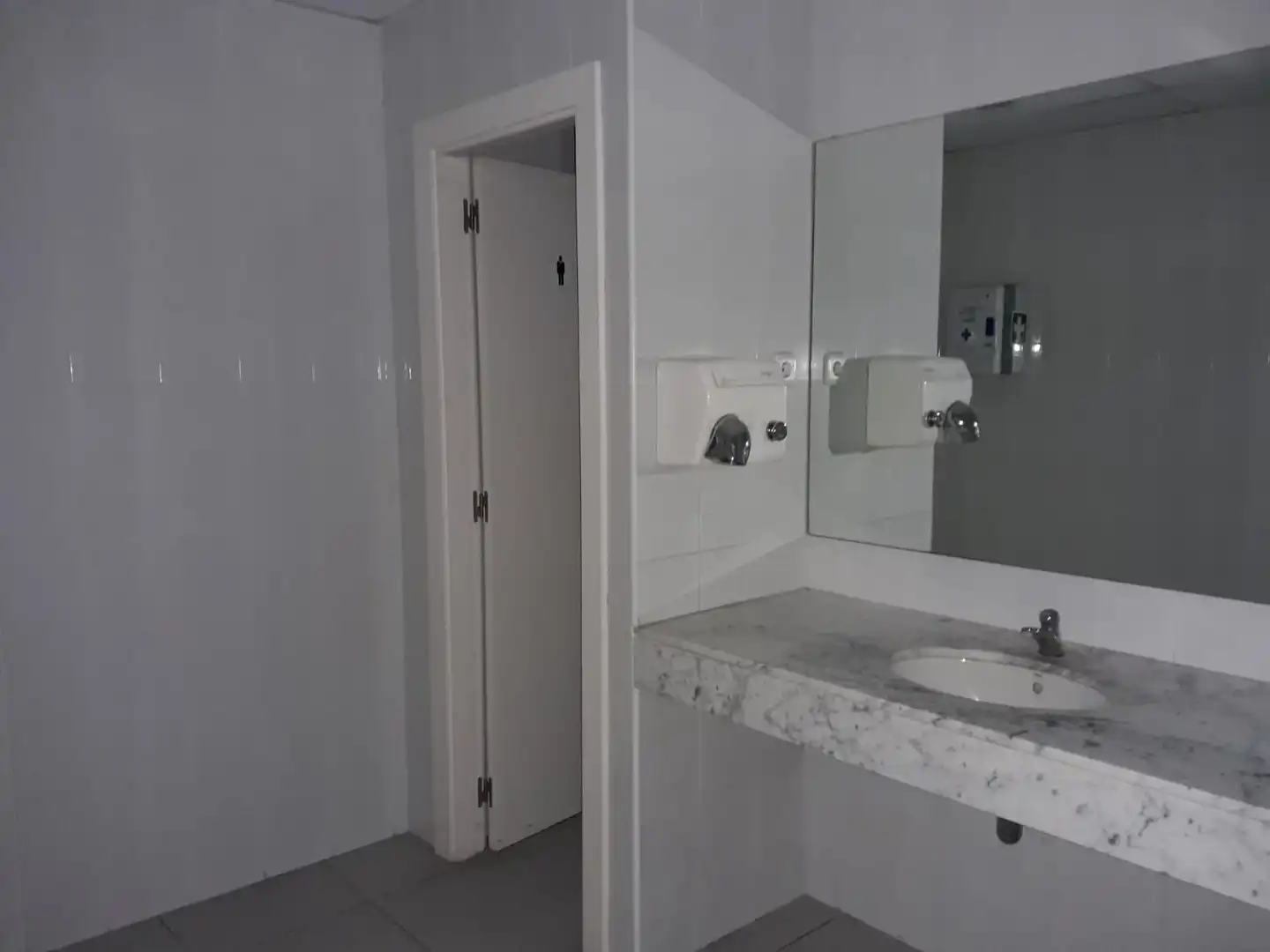 Bany de Local en venda en L'Hospitalet de Llobregat