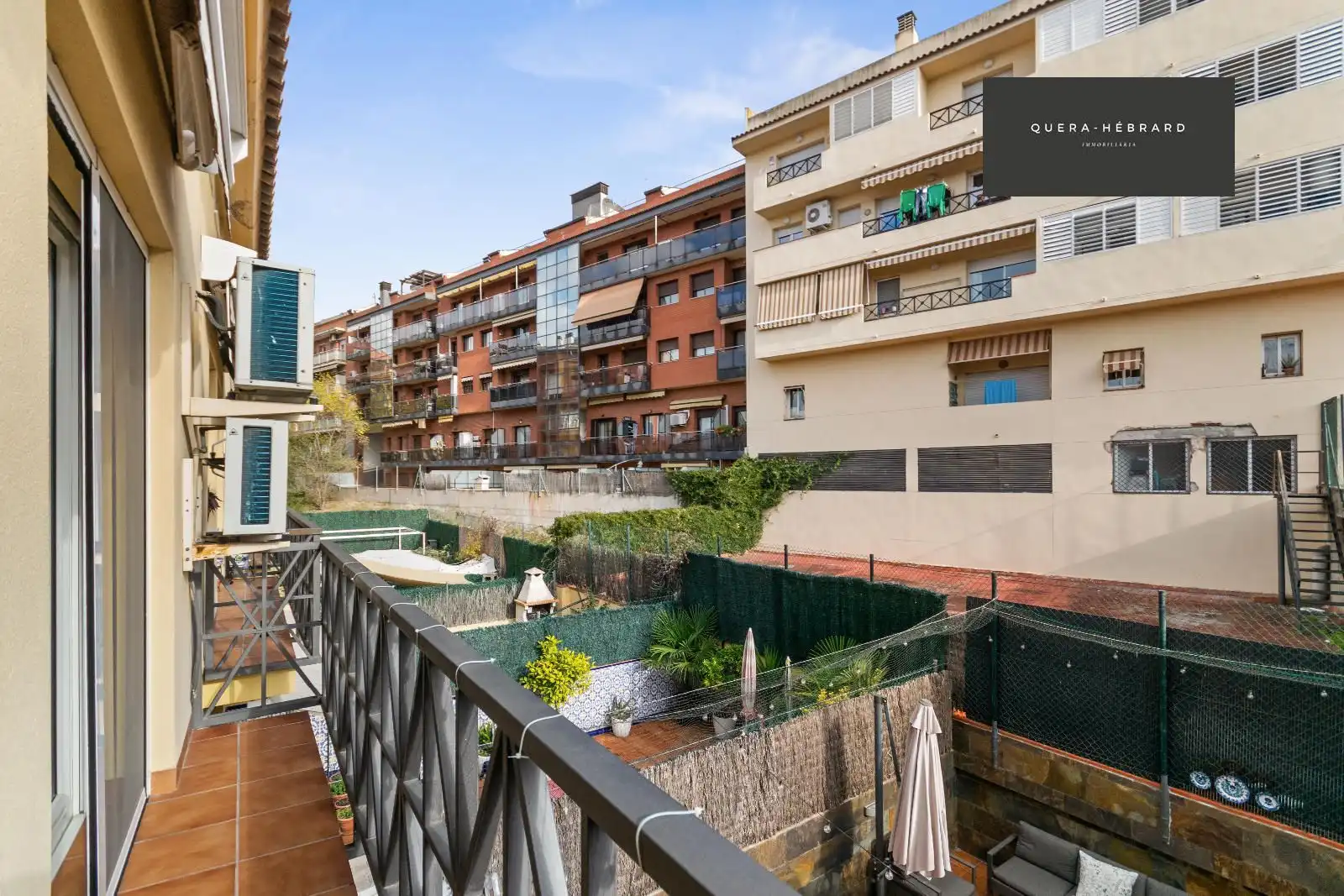 Vista exterior de Casa adosada en venta en Rubí con Aire acondicionado, Calefacción y Parquet