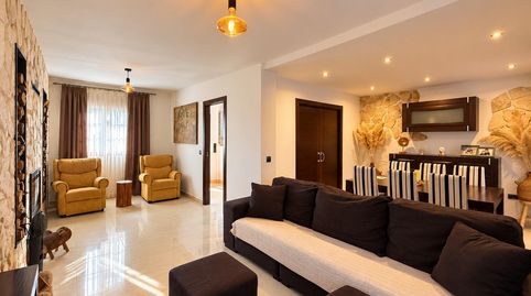 INMOBILIARIA ARBETETA VENDE MAGNÍFICO CHALET INDEPENDIENTE CON PISCINA PRIVADA EN URBANIZACIÓN MEDINA AZAHARA, GUADALAJARA, imagen 2