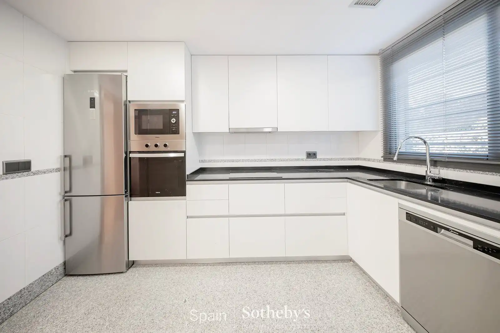 Cuina de Apartament de lloguer en La Moraleja amb Aire condicionat, Calefacció i Terrassa