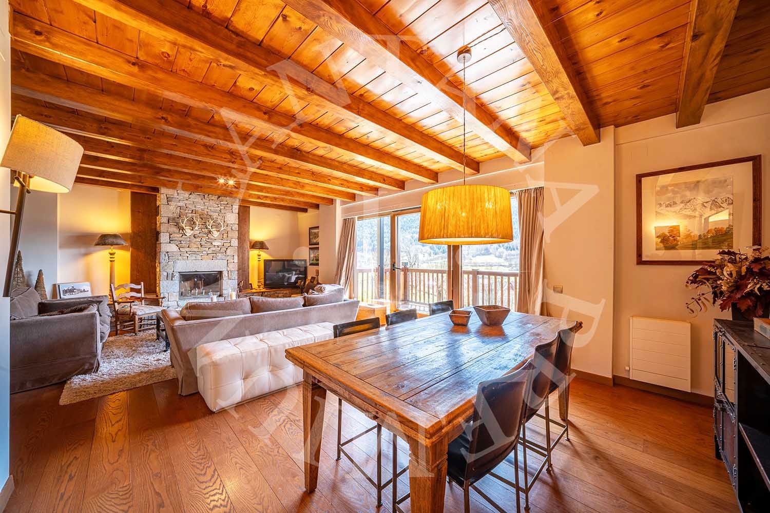 Sala de estar de Casa adosada en venta en Naut Aran con Calefacción, Jardín privado y Parquet