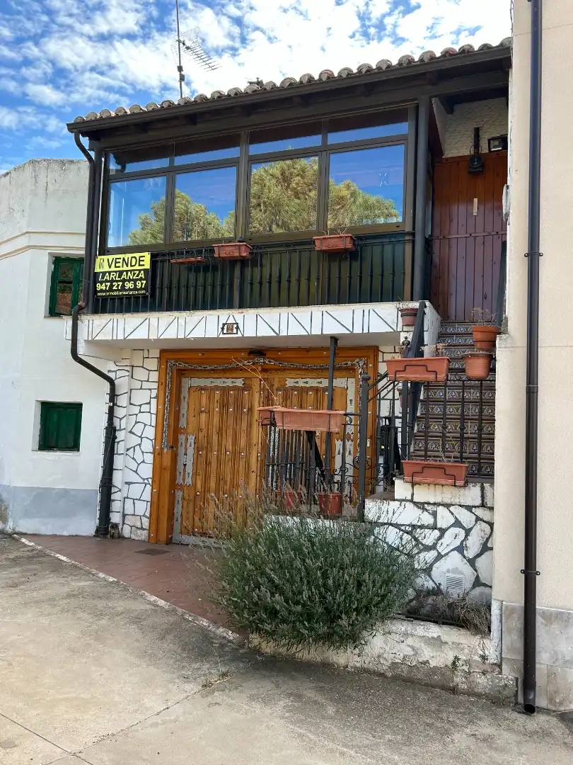 Vista exterior de Casa adosada en venta en Presencio con Calefacción, Jardín privado y Terraza