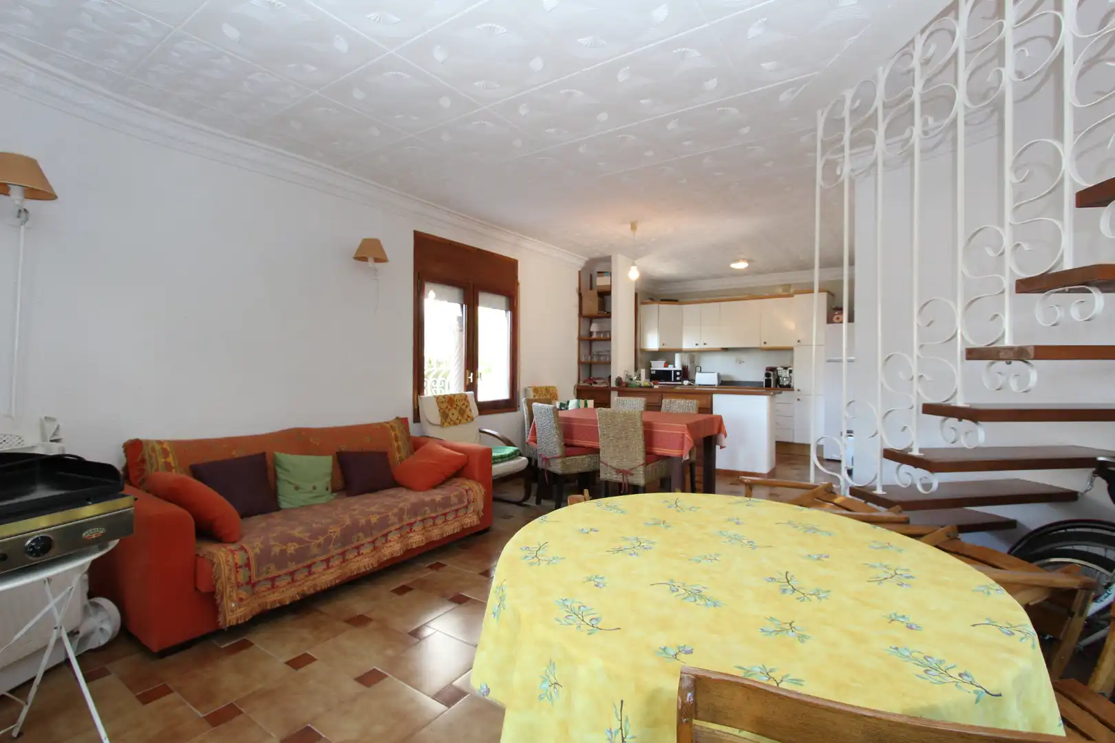 Sala d'estar de Casa o xalet en venda en Mont-roig del Camp amb Aire condicionat, Jardí privat i Terrassa