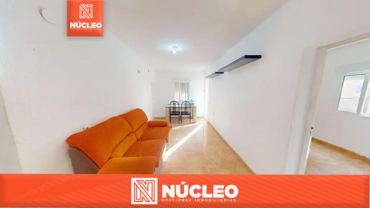 Sala de estar de Piso en venta en Almería con Amueblado, Balcón y Alarma