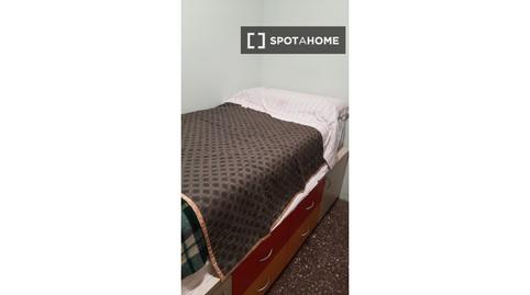 Photo 2 of Flat to share in La Font d'en Fargues, Barcelona