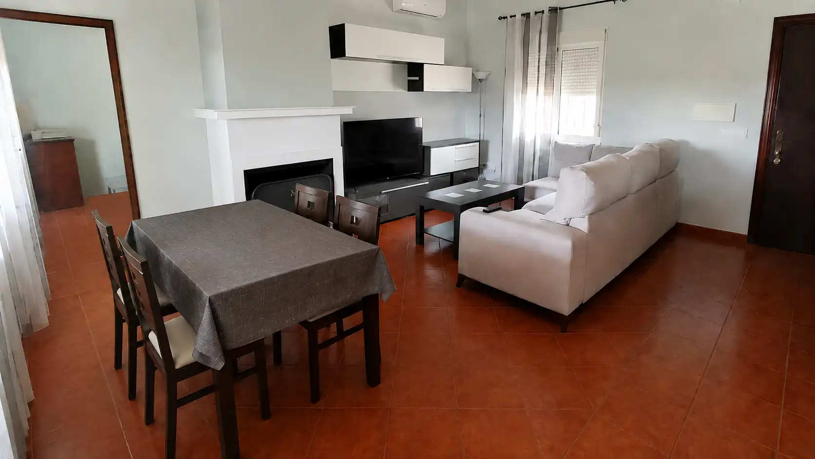 Sala d'estar de Casa o xalet en venda en La Carlota amb Aire condicionat, Jardí privat i Terrassa