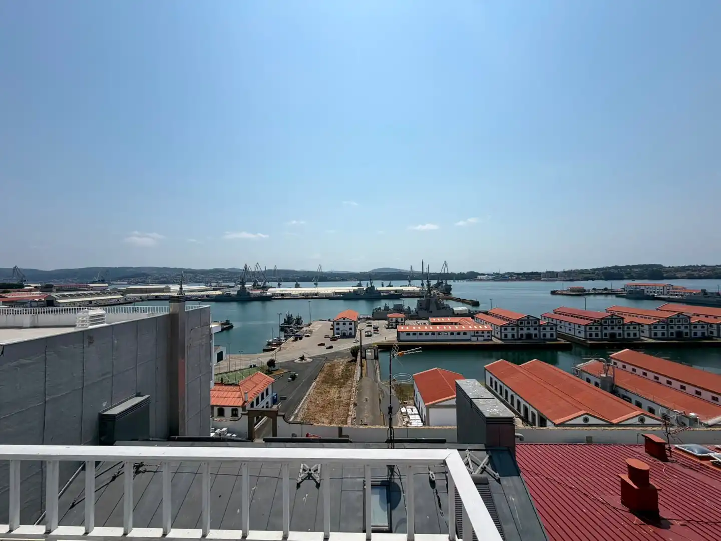 Vista exterior de Ático de alquiler en Ferrol con Calefacción, Parquet y Terraza