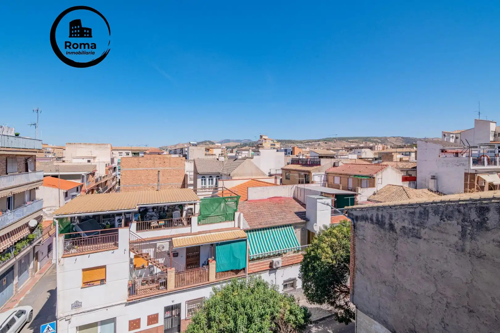 Vista exterior de Casa adosada en venda en Granada amb Aire condicionat, Terrassa i Moblat
