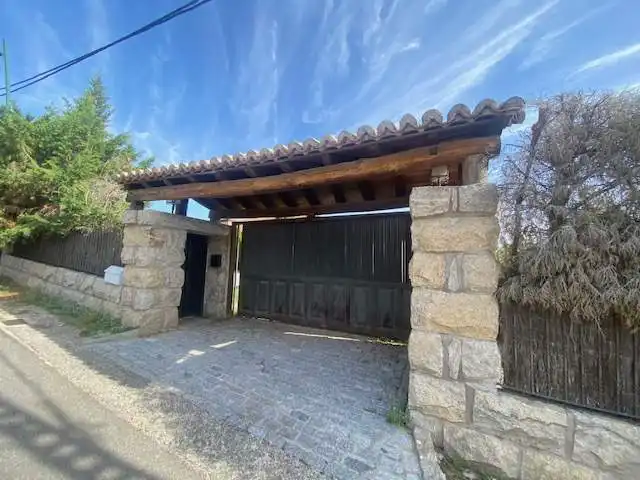 Vista exterior de Casa o xalet en venda en Torrelodones amb Jardí privat i Piscina