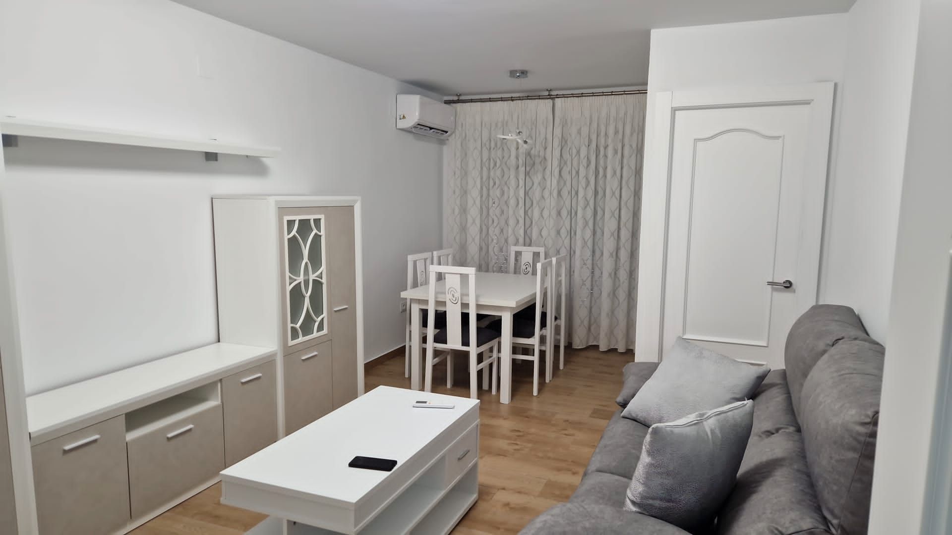 Sala d'estar de Apartament de lloguer en  Albacete Capital amb Aire condicionat, Calefacció i Moblat