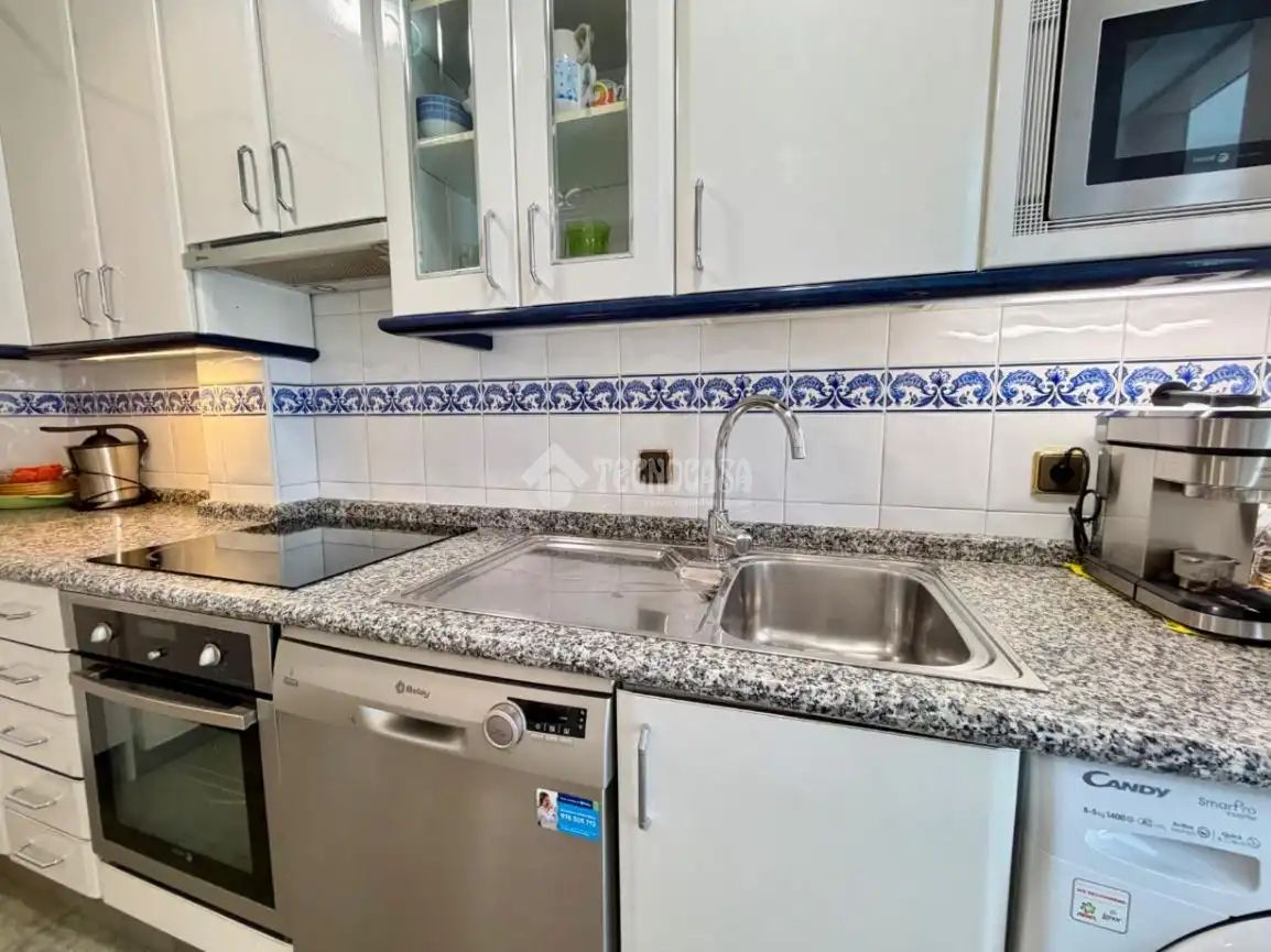 Cocina de Casa adosada en venta en León Capital  con Parquet, Terraza y Amueblado