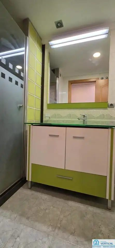 Baño de Piso en venta en Manises con Aire acondicionado, Calefacción y Trastero
