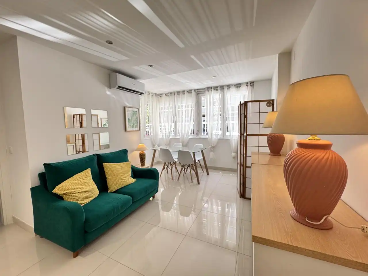 Sala de estar de Apartamento de alquiler en Madrid con Aire acondicionado, Calefacción y Amueblado