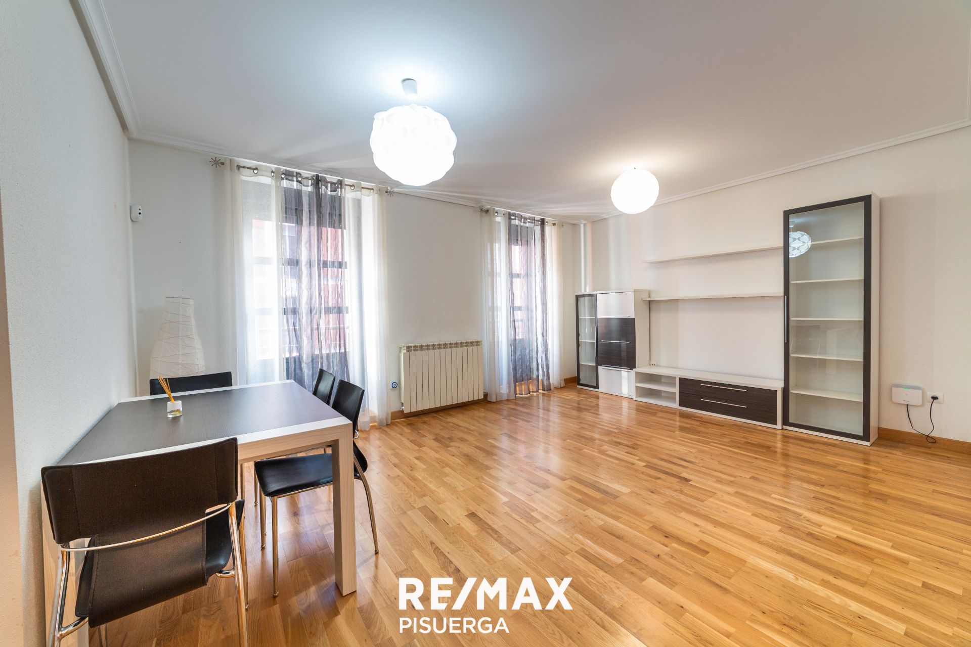 Exterior view of Flat for sale in Valladolid Capital  with Heating, Terrace and Balcony