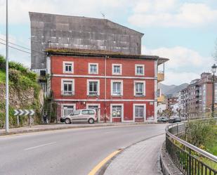 Vista exterior de Edifici en venda en Piloña