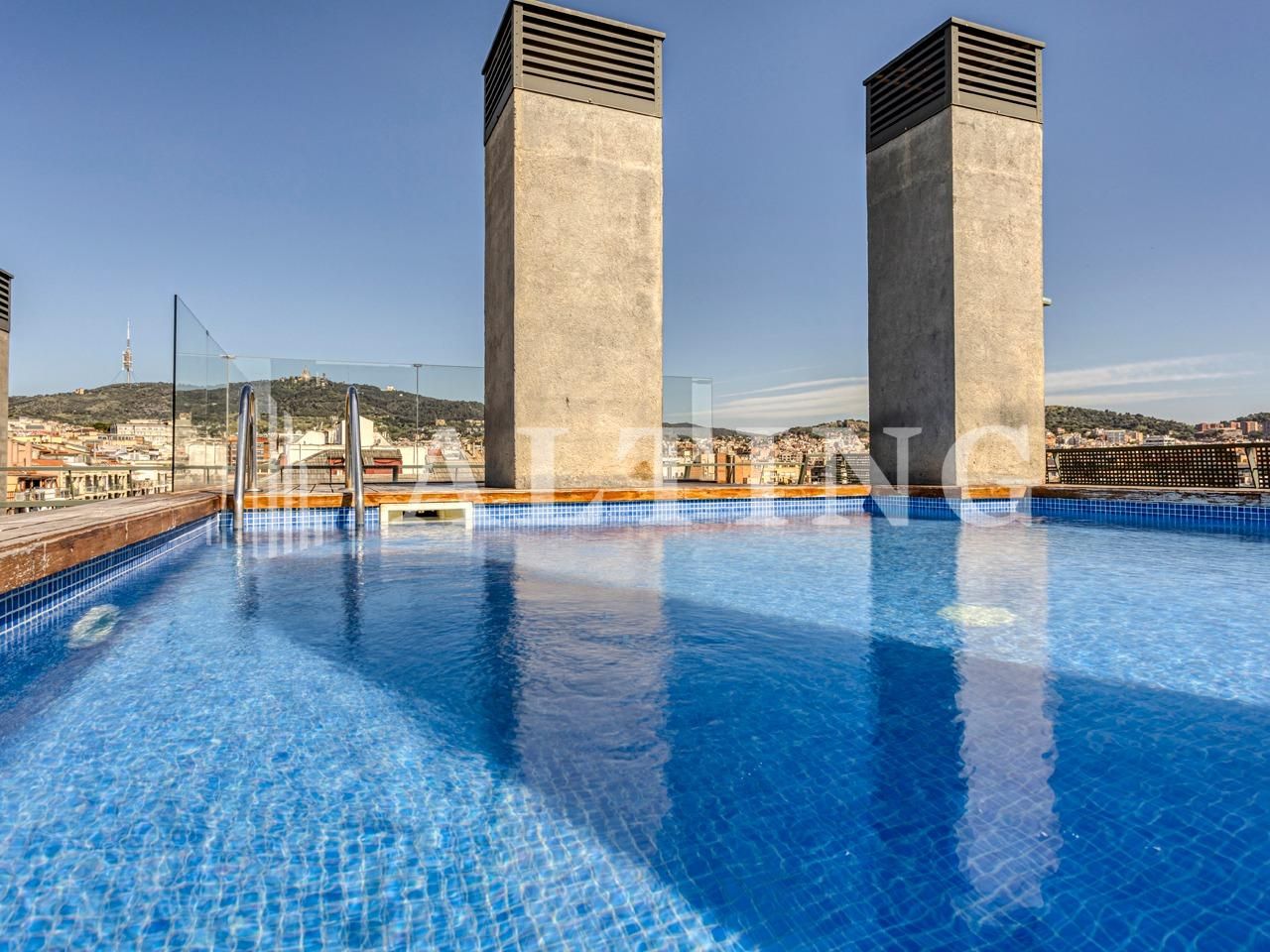 Piscina de Pis en venda en  Barcelona Capital amb Aire condicionat, Calefacció i Parquet