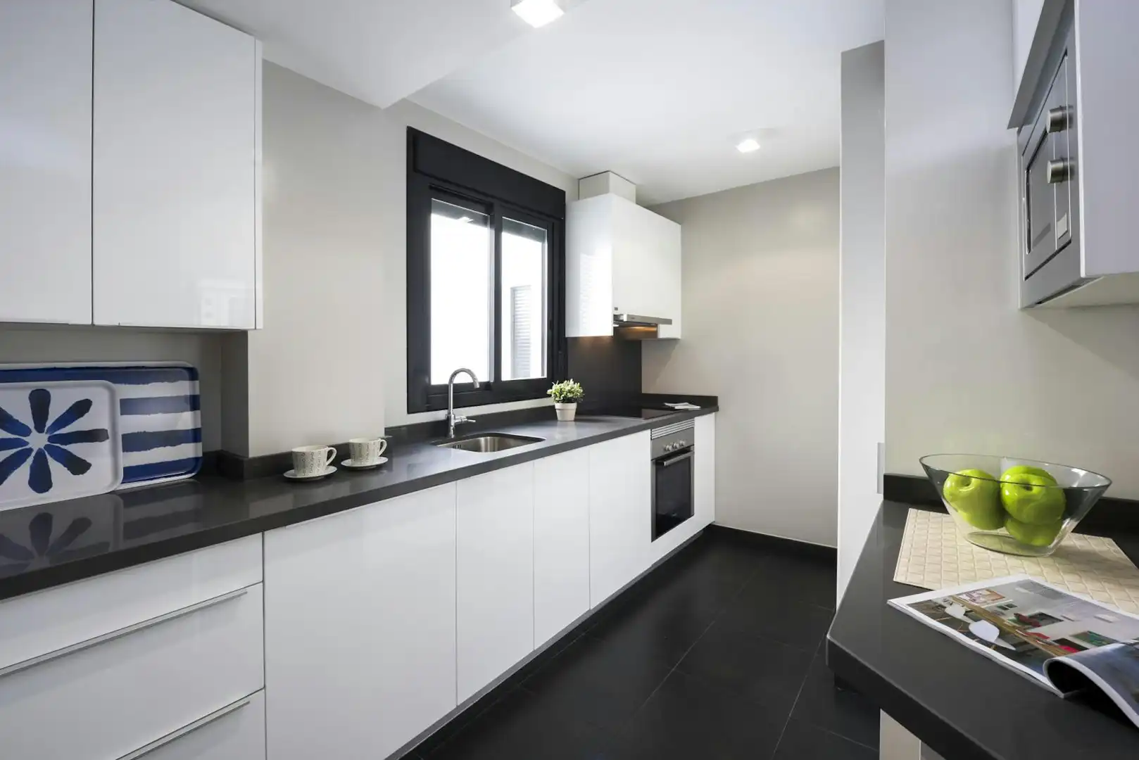 Kitchen of Flat for rent in Sevilla  with Air Conditioner, Heating and Washing machine