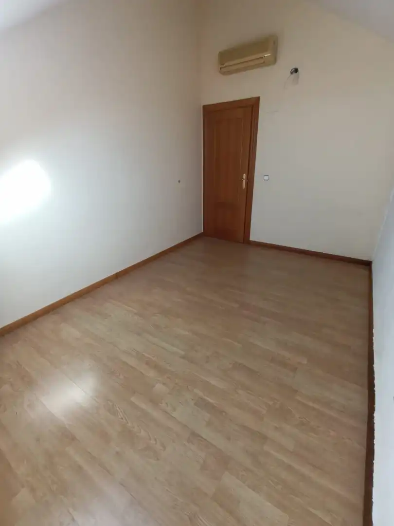 Dormitori de Dúplex en venda en Linares amb Aire condicionat, Calefacció i Terrassa