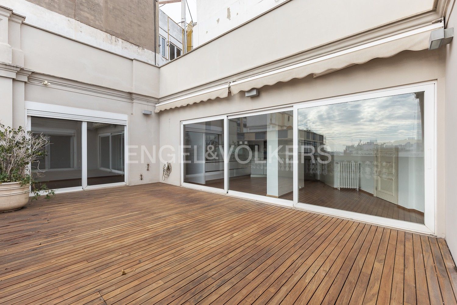 Terraza de Ático en venta en  Valencia Capital con Aire acondicionado, Calefacción y Parquet