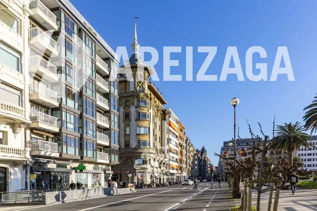 Außenansicht von Büro zum Verkauf in Donostia - San Sebastián  mit Klimaanlage, Heizung und Abstellraum