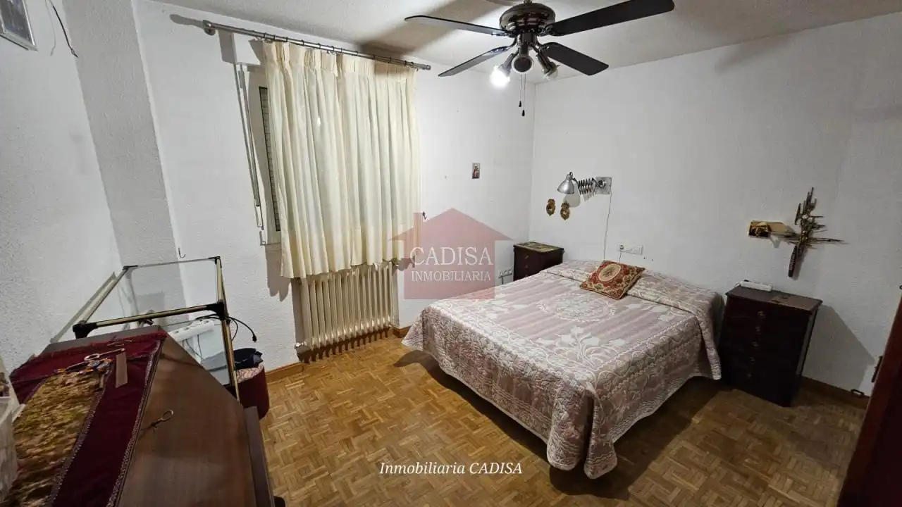 Bedroom of Flat for rent in Salamanca  with Air Conditioner, Heating and Furnished
