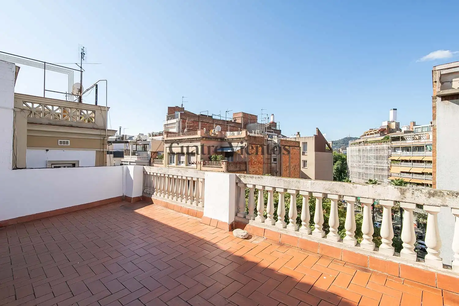 Terrasse von Dachboden zur Miete in Barcelona mit Klimaanlage, Heizung und Parkett