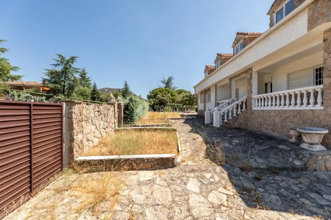 Casa o xalet en venda en Hoyo de Manzanares amb Calefacció i Jardí privat