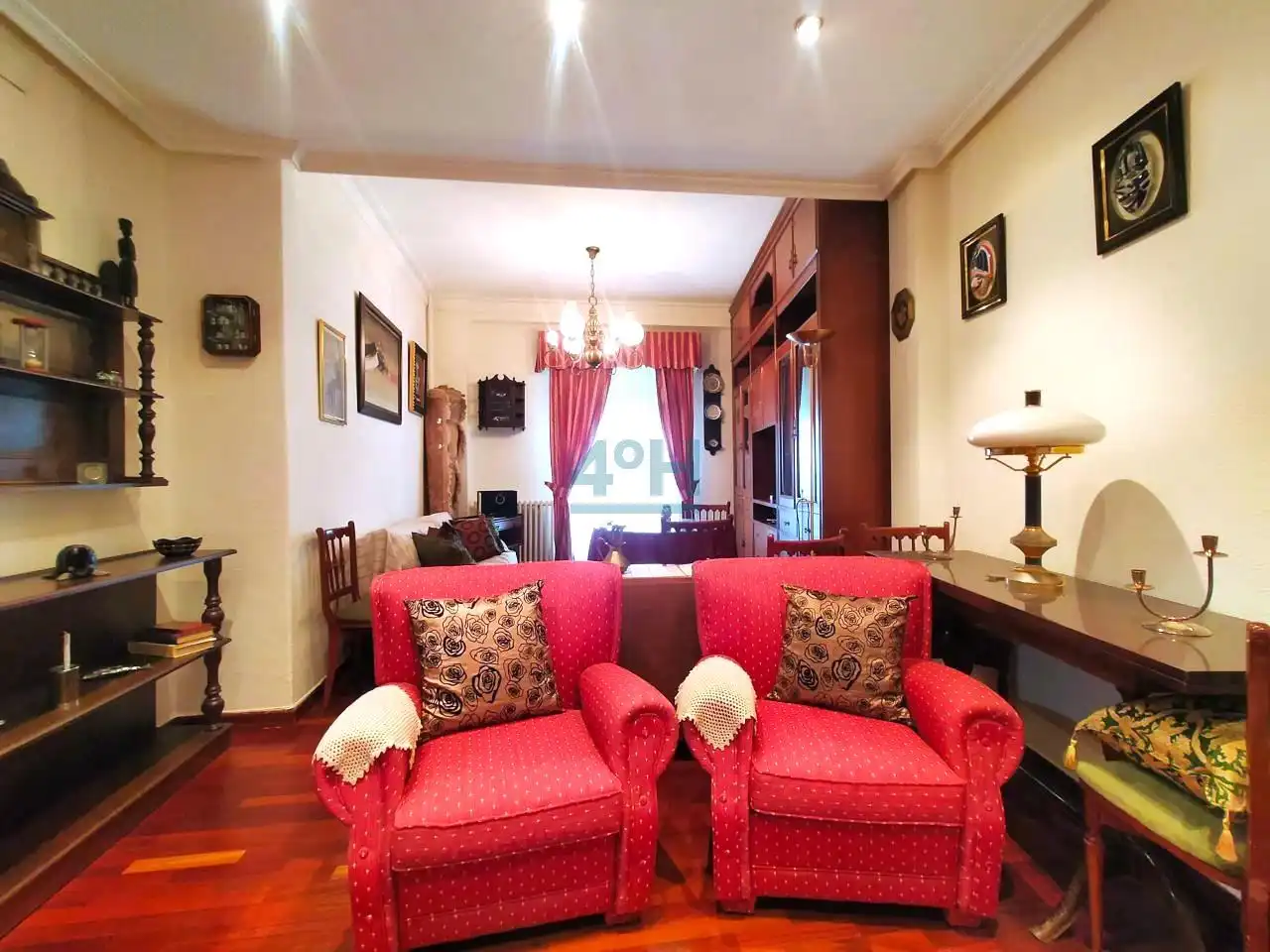 Sala d'estar de Pis de lloguer en Ourense Capital  amb Calefacció, Parquet i Moblat