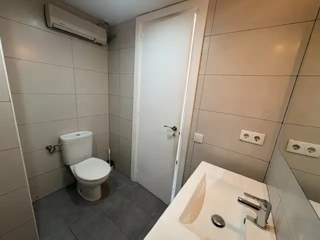 Baño de Ático en venta en Sabadell con Aire acondicionado, Trastero y Horno