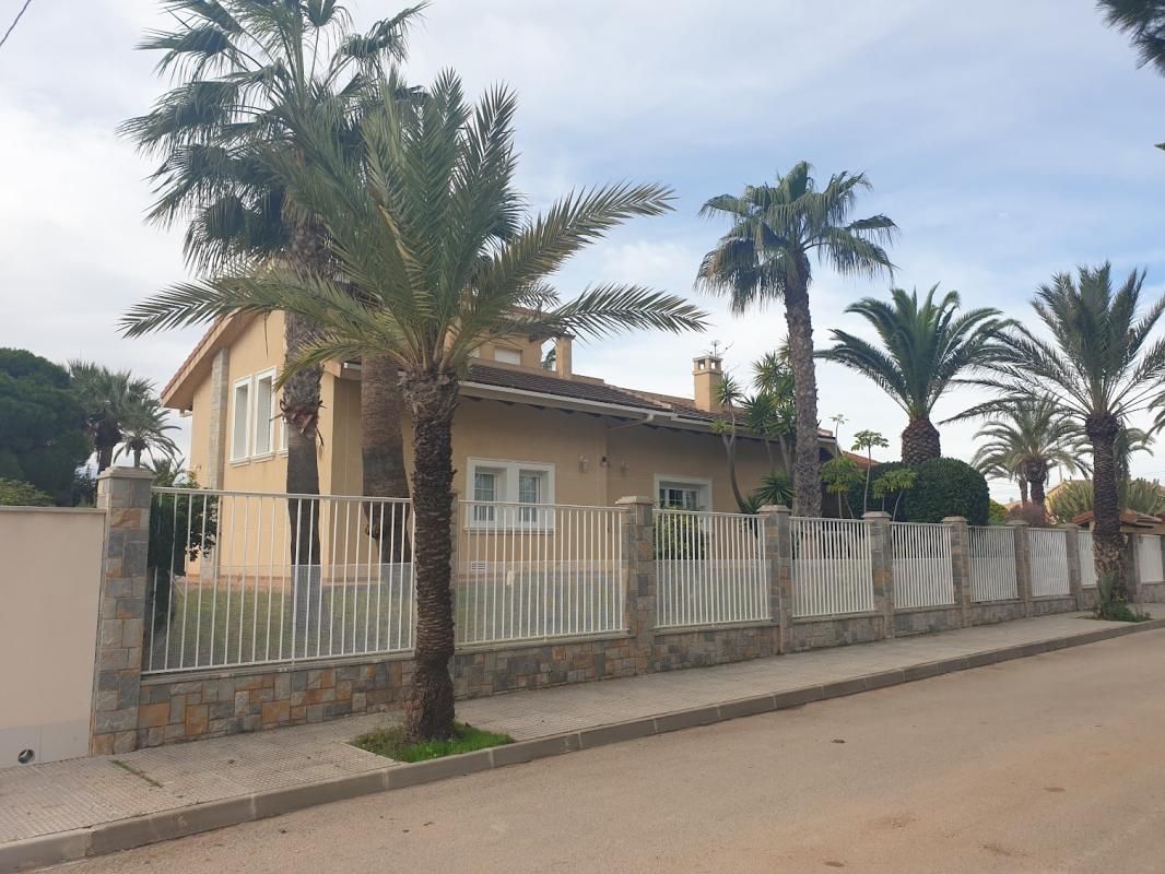 House or chalet for sale in C. Huracán, Cabo Roig