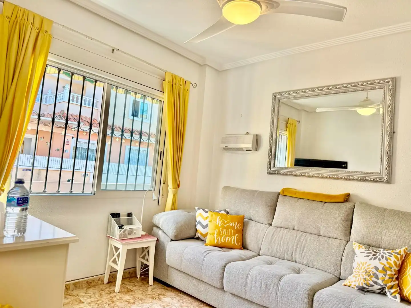 Living room of Detached homes for sale in Pilar de la Horadada  with Air Conditioner, Private garden and Terrace