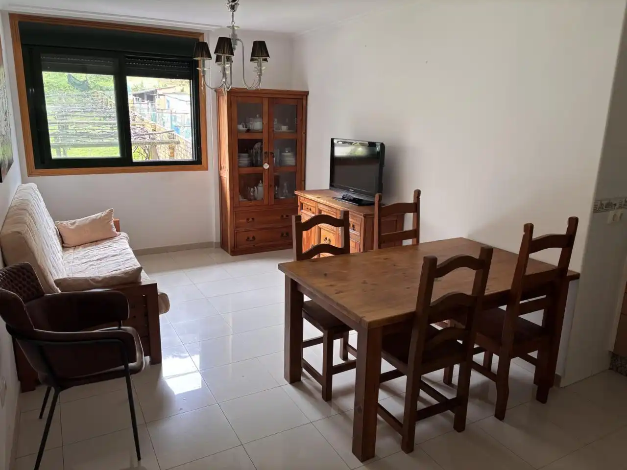 Sala de estar de Piso en venta en Poio con Terraza, Trastero y Amueblado