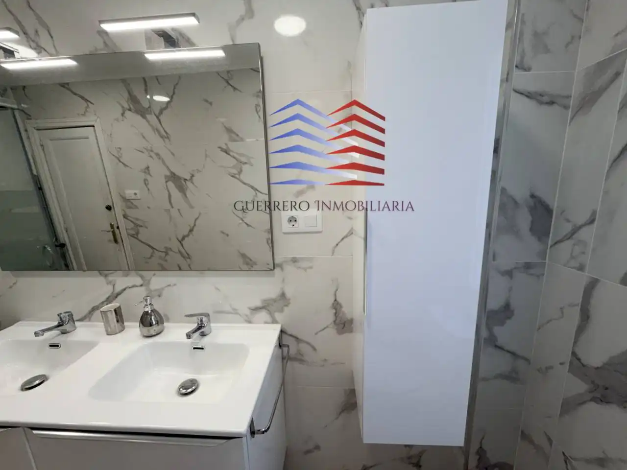 Bany de Apartament de lloguer en O Carballiño   amb Calefacció, Parquet i Moblat