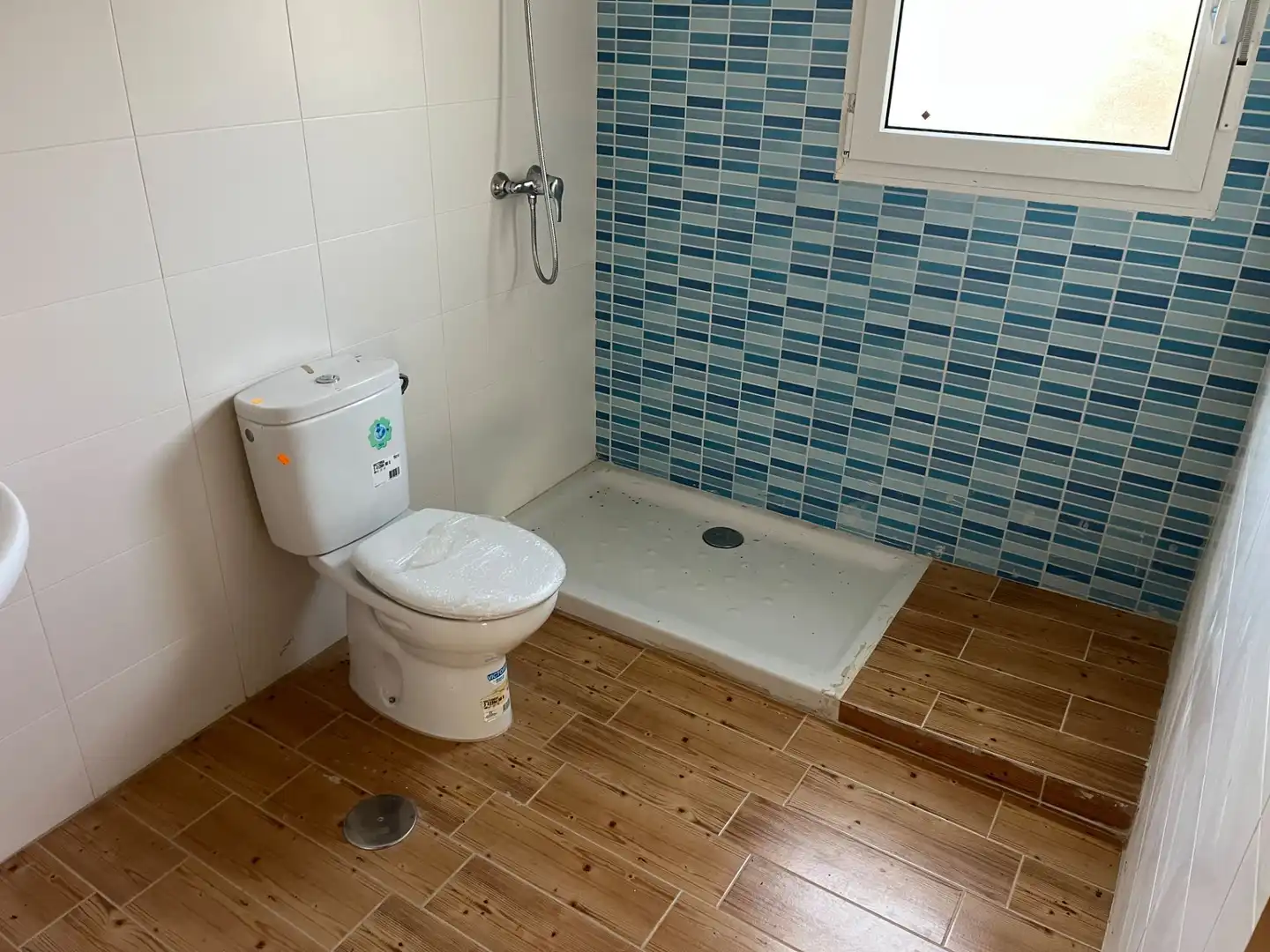 Bathroom of Houses for sale in Sanchidrián  with Private garden and Terrace