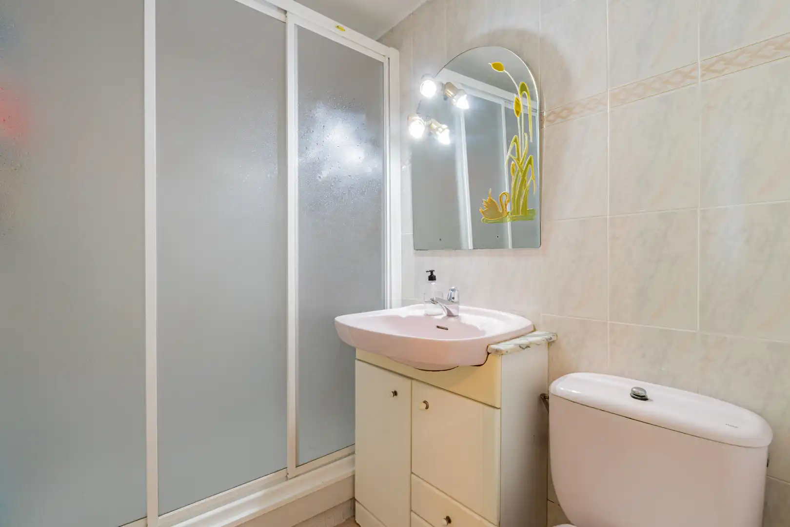 Bathroom of Flat for sale in Valencia  with Air Conditioner, Furnished and Oven