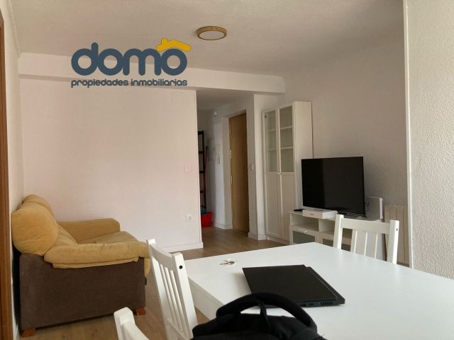 Living room of Flat to rent in  Granada Capital  with Air Conditioner, Heating and Private garden