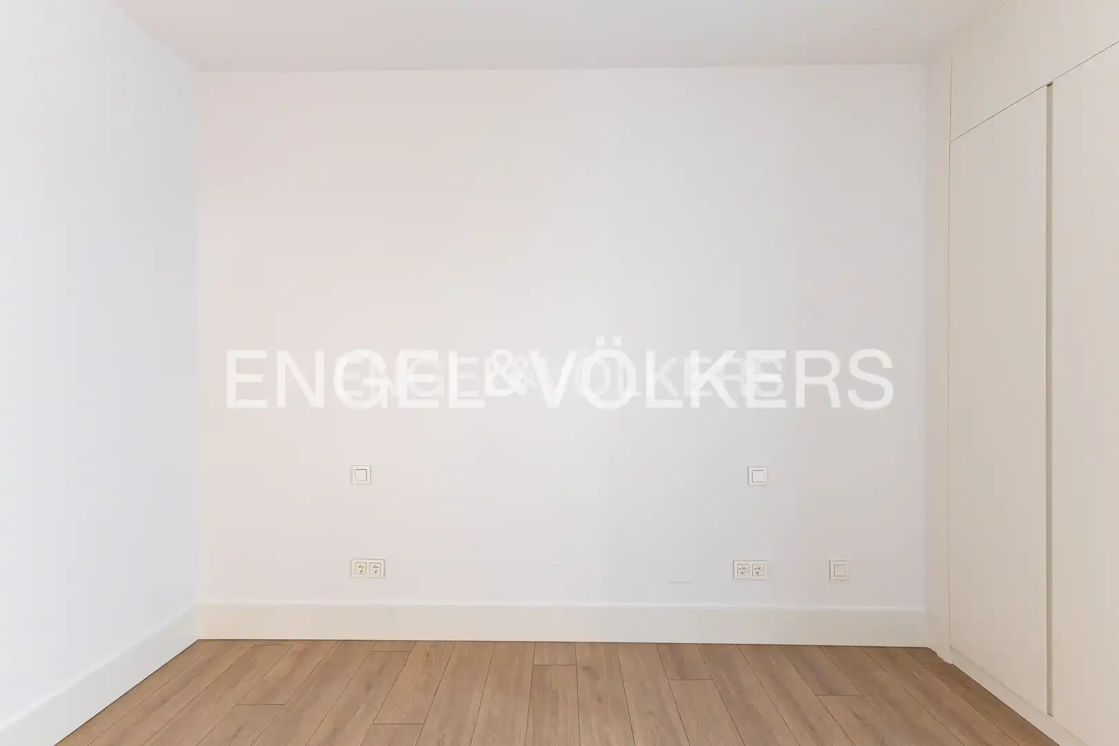 Flat for sale in Madrid  with Air Conditioner, Heating and Storage room