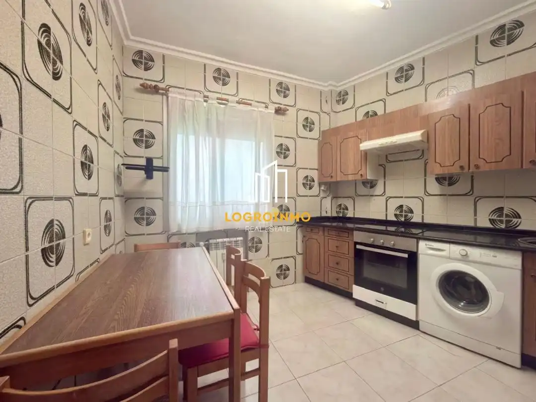Kitchen of Flat for sale in  Logroño  with Heating and Furnished