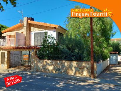 Vista exterior de Casa o xalet en venda en L'Estartit amb Jardí privat i Terrassa