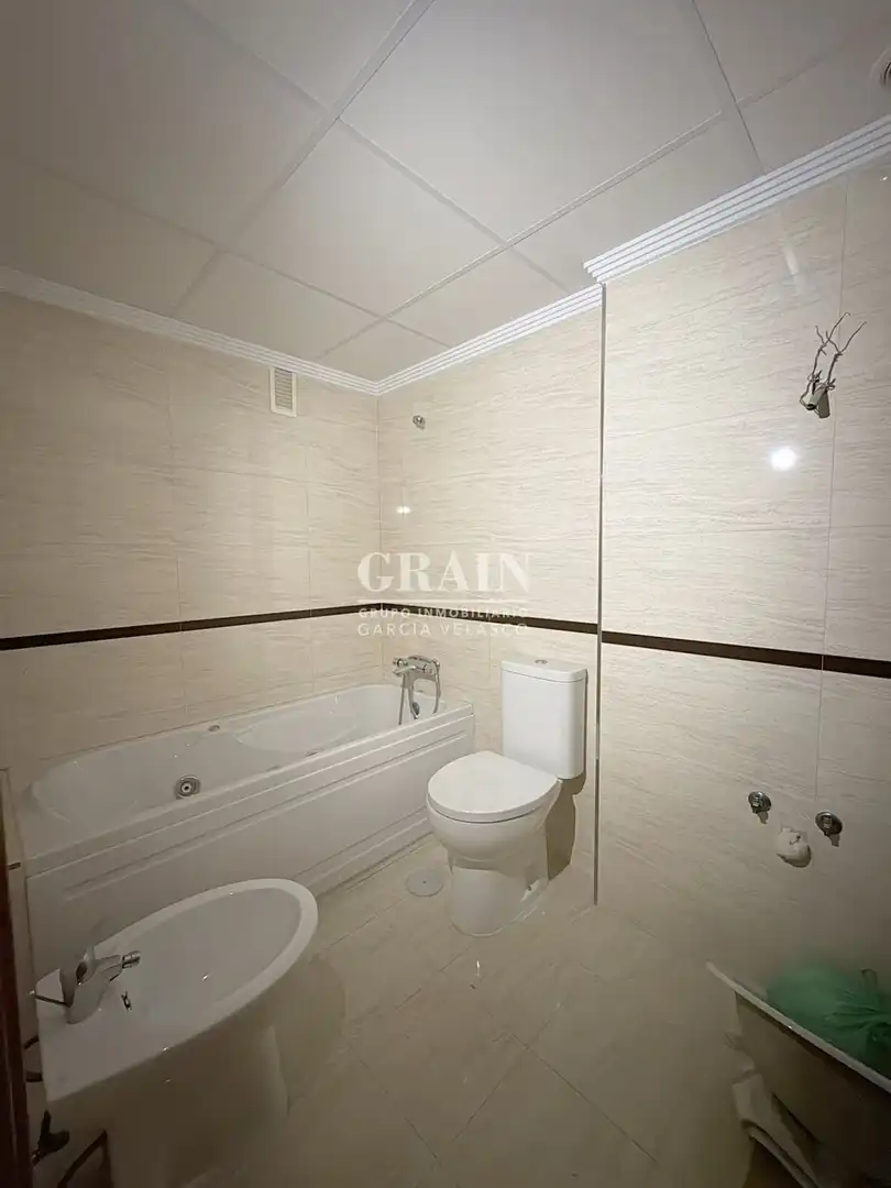 Flat with terrace for sale in Ensanche - Franciscanos, imagen 9