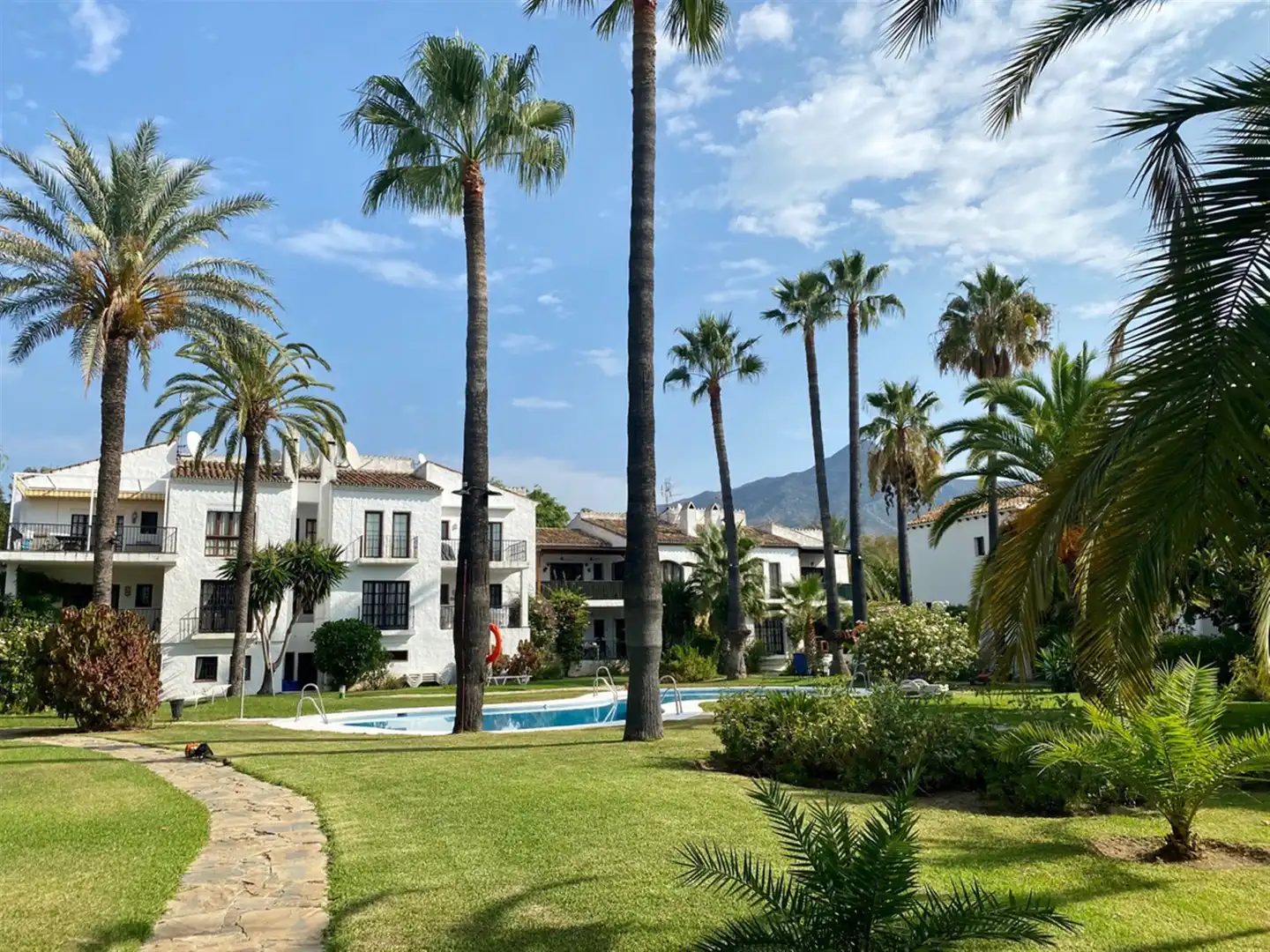 Vista exterior de Apartamento en venta en Marbella con Aire acondicionado